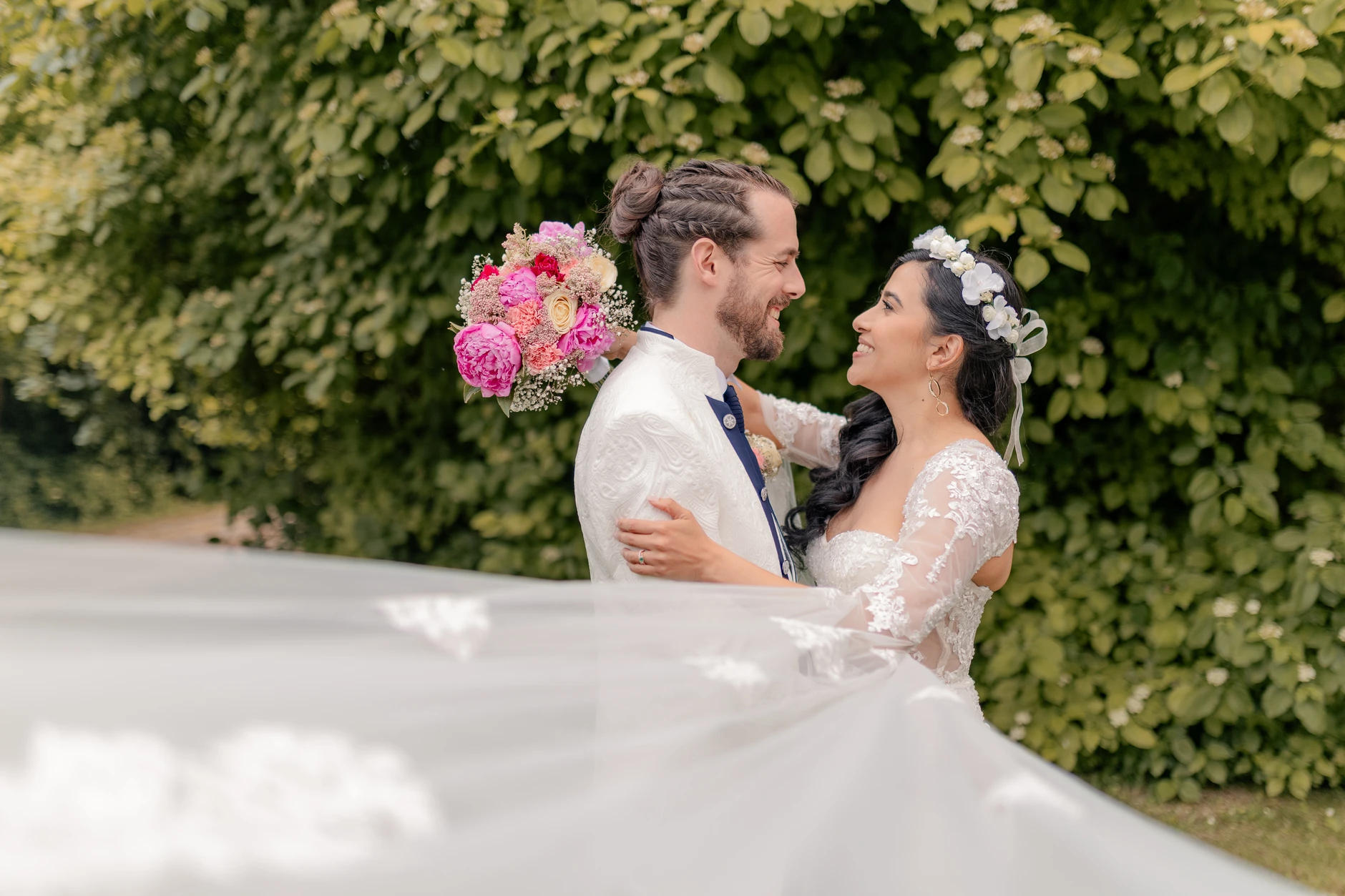 Outdoor evening portrait – fotografía de boda Milly-la-Forêt Francia