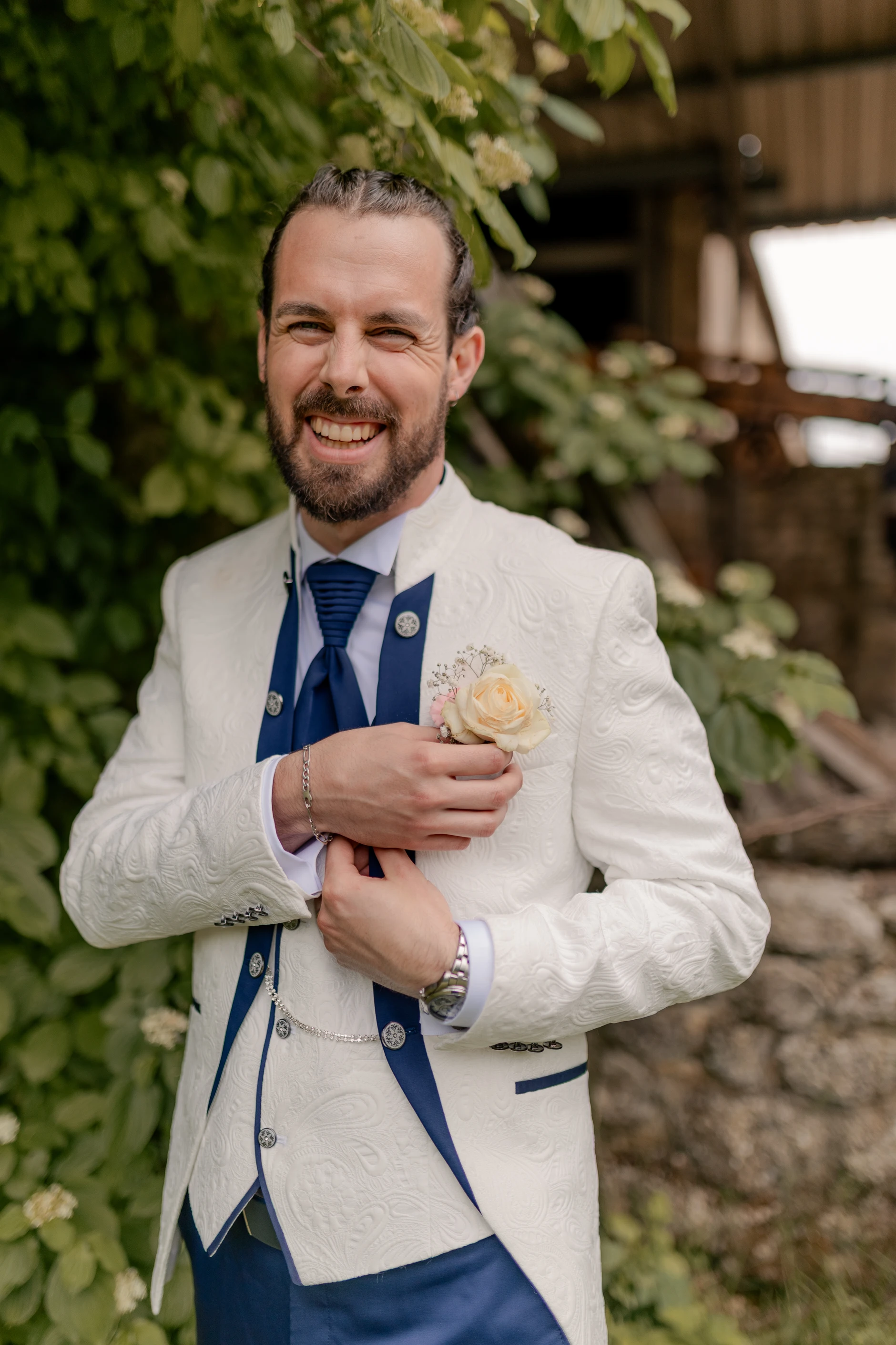 Couple outdoor evening portrait – Deus y Romain boda Francia