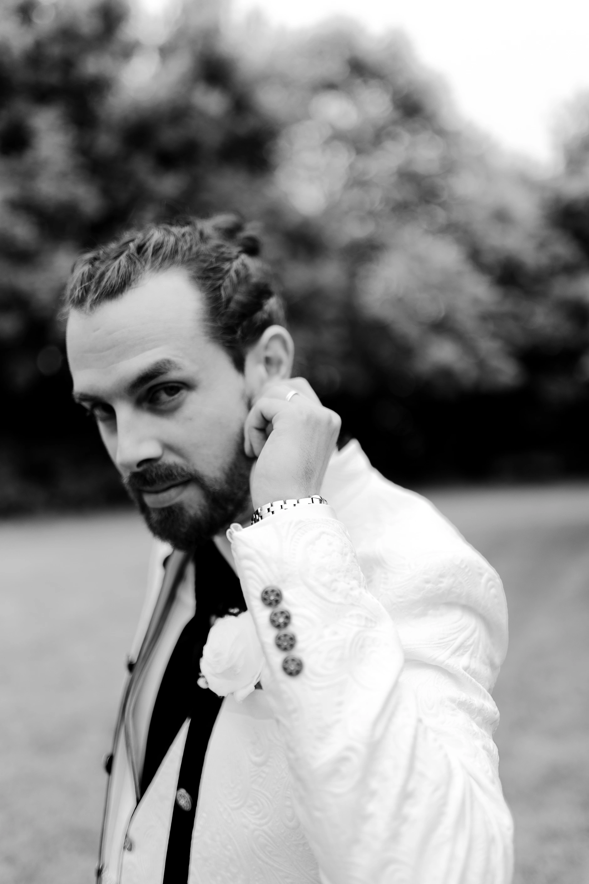 Outdoor evening candid – boda Milly-la-Forêt Francia