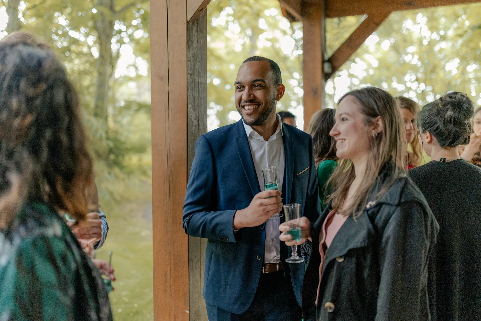 Late evening outdoor portrait – boda Milly-la-Forêt Francia