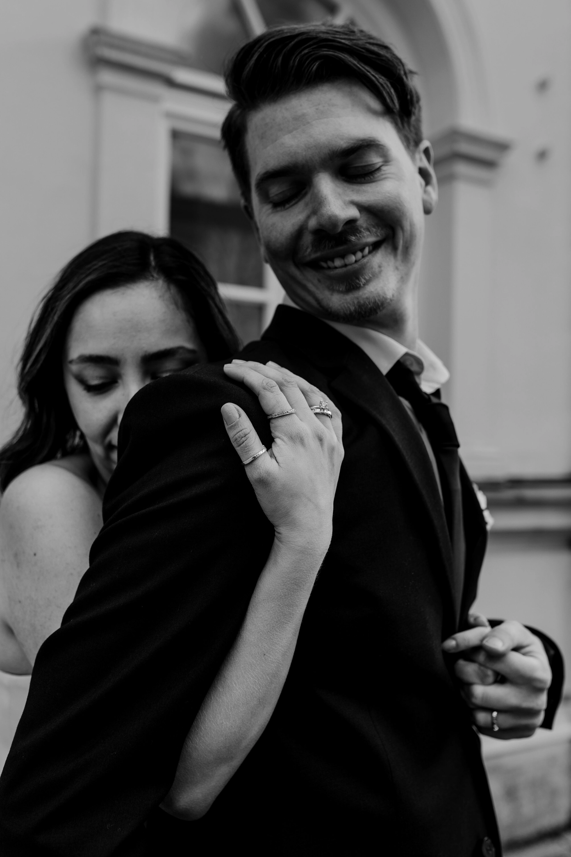 Paulina and Pascal – Wedding portraits on the streets of Schwabing, Munich