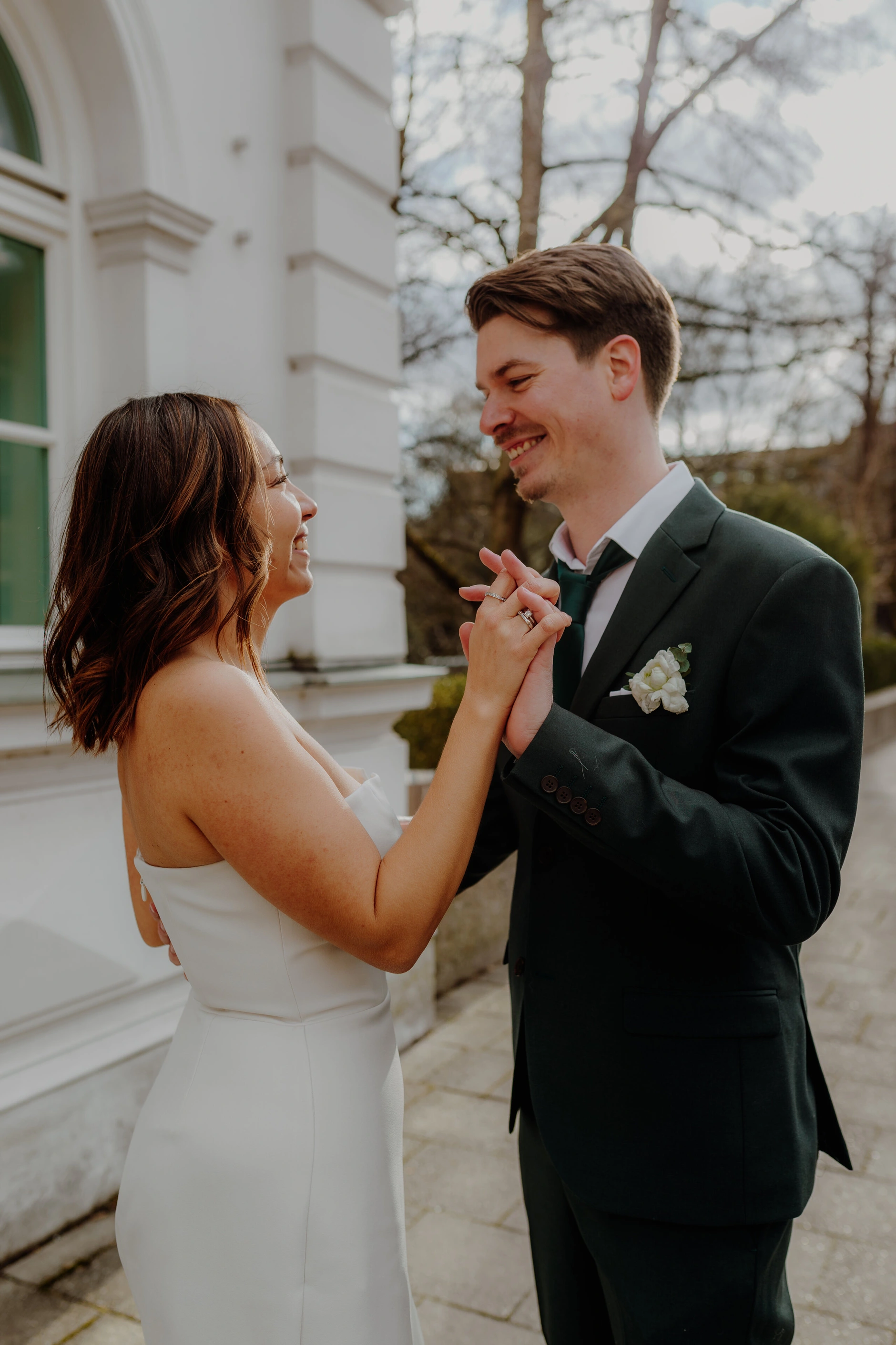Paulina and Pascal – Wedding portraits on the streets of Schwabing, Munich