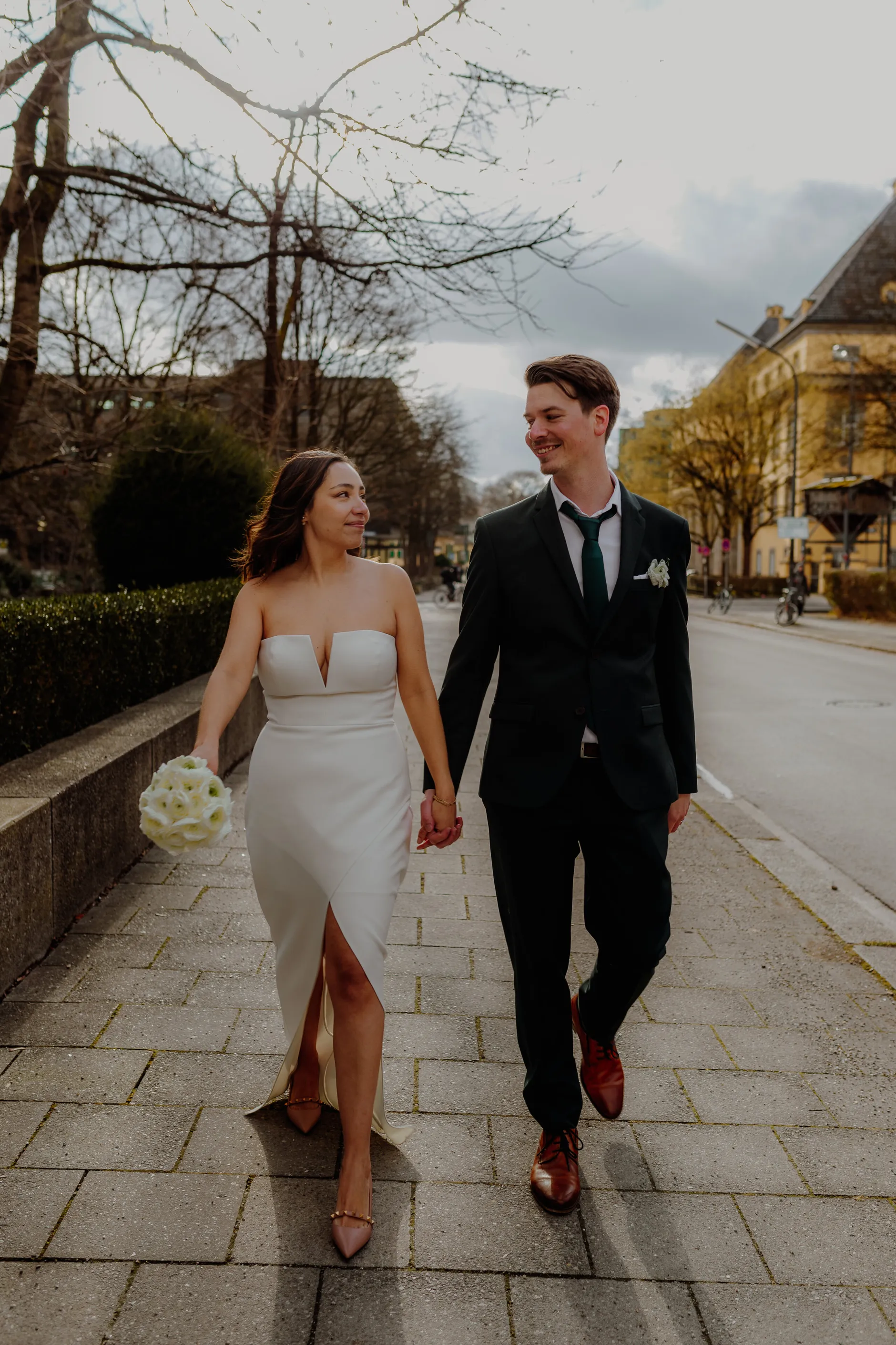 Paulina and Pascal – Walking through the streets of Schwabing, Munich