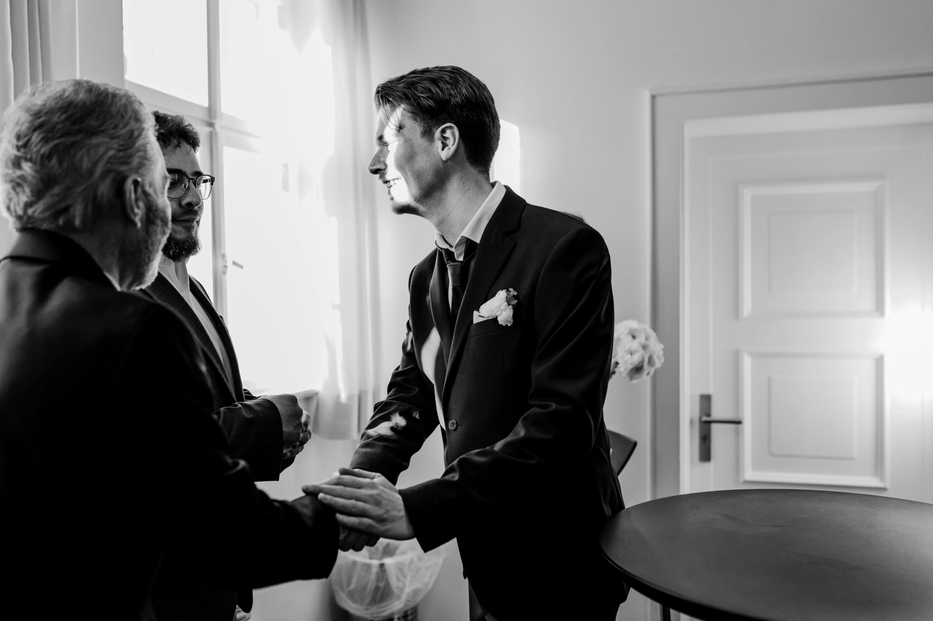 Paulina and Pascal – Wedding rings close-up at the ceremony in Schwabing, Munich