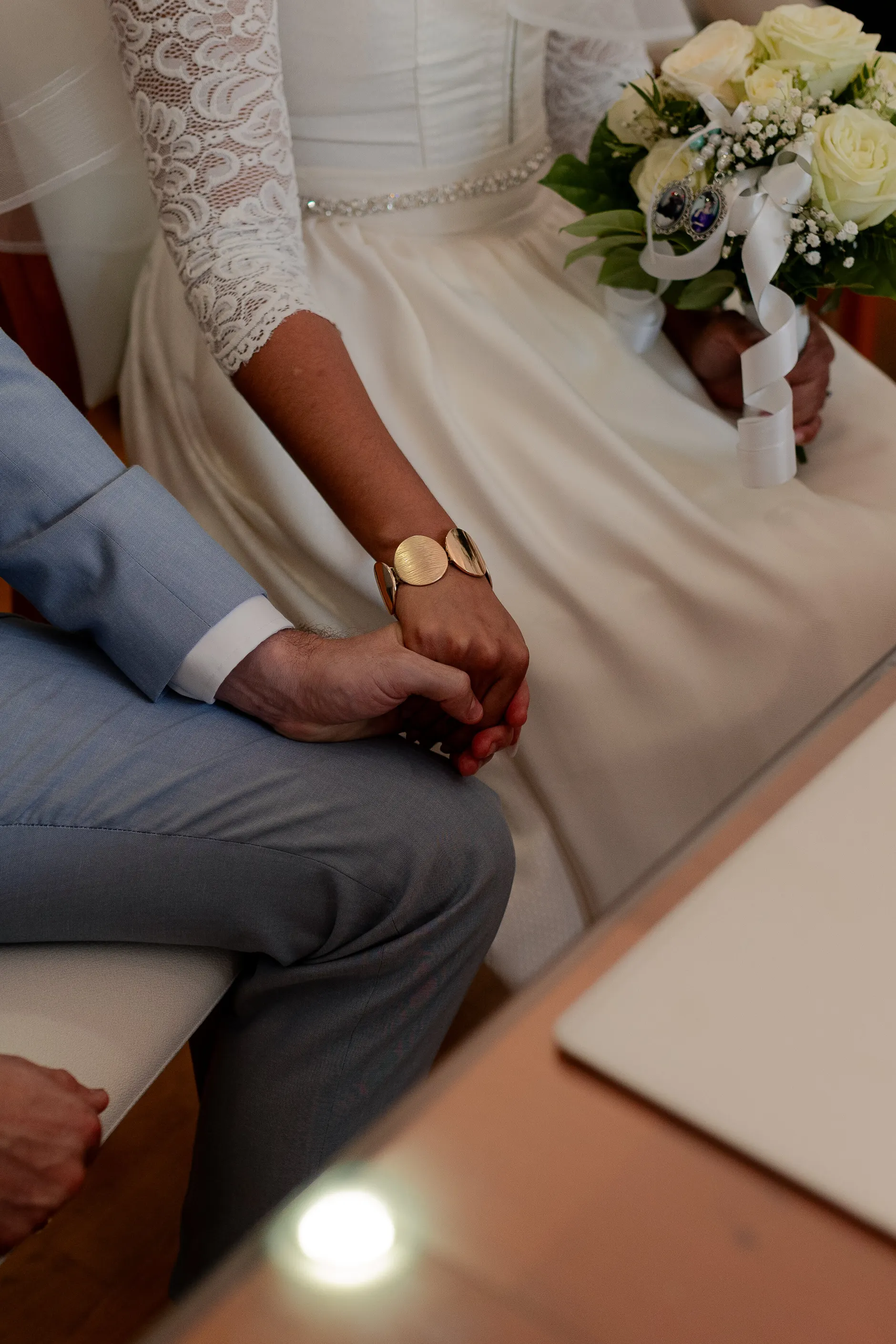 Virginia and Romano – Arriving at Wolfratshausen Standesamt