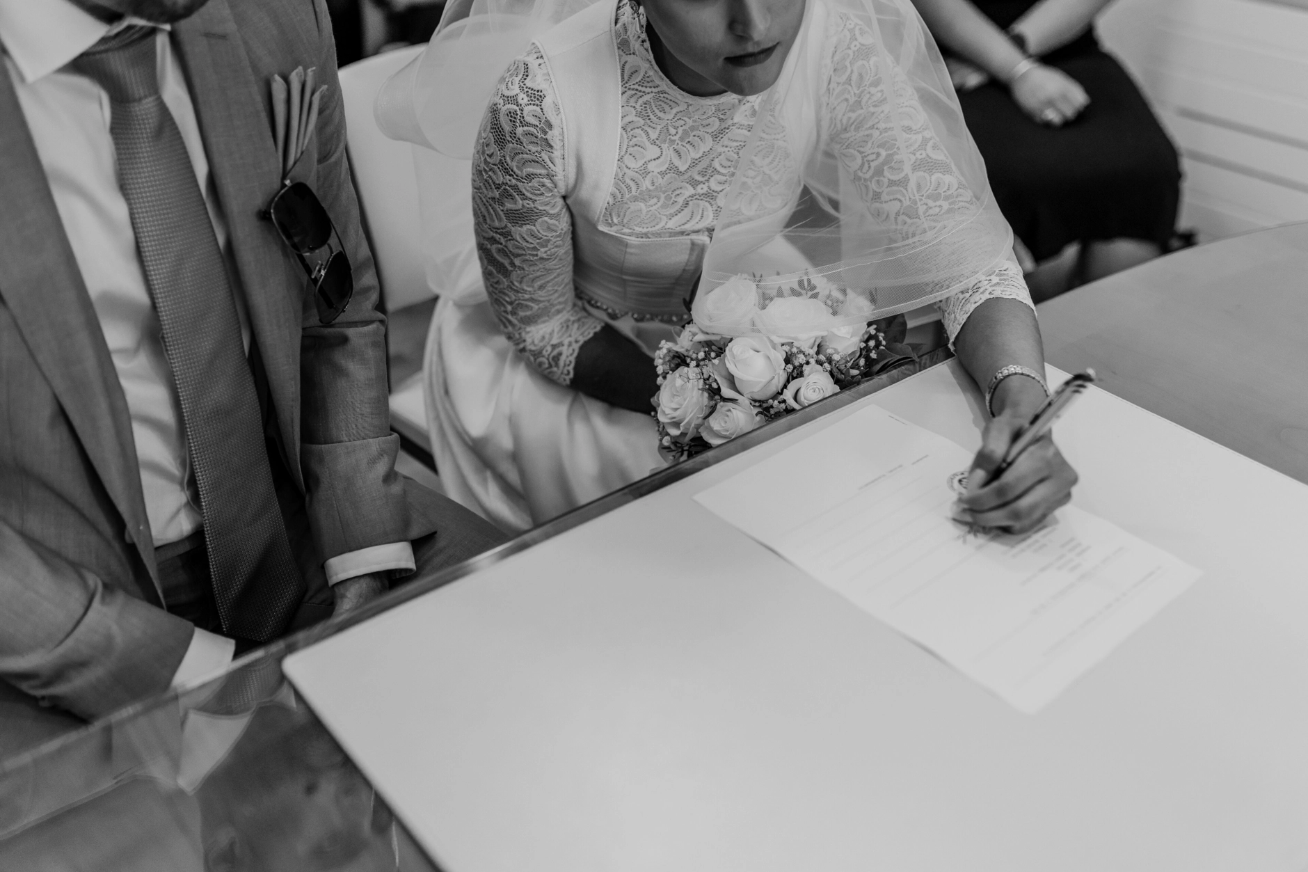 Virginia and Romano – Arriving at Wolfratshausen Standesamt