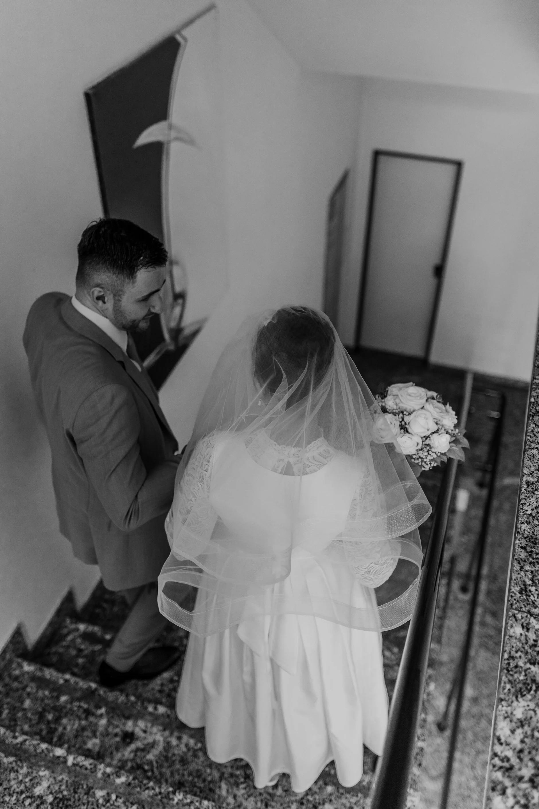 Virginia and Romano – Arriving at Wolfratshausen Standesamt