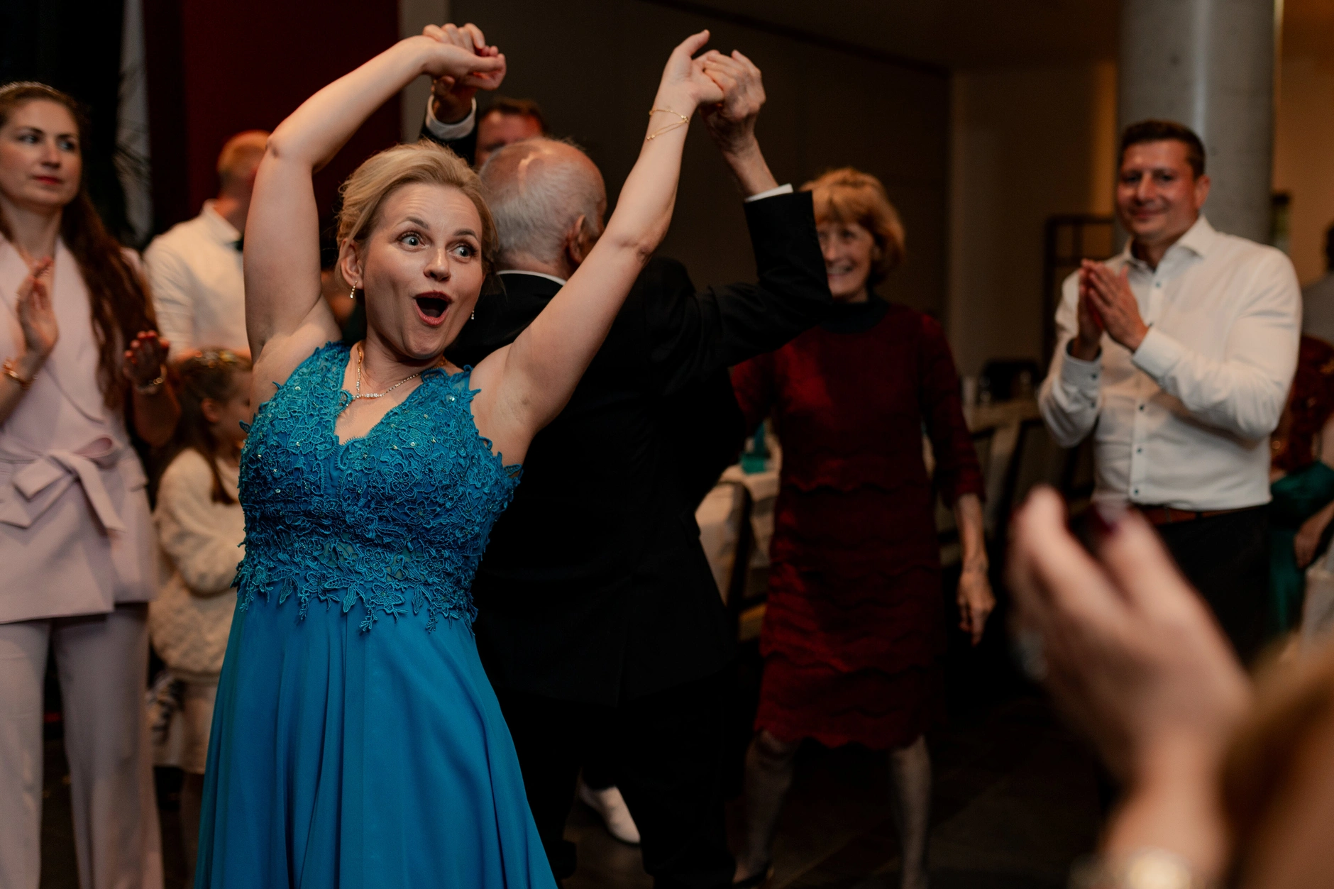 Virginia and Romano – Outdoor Wedding Photos in Wolfratshausen